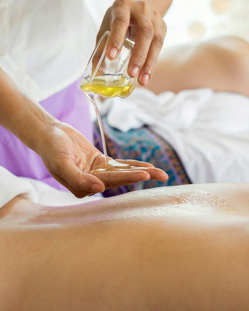 Ayurvedico Abhyangam · NALU